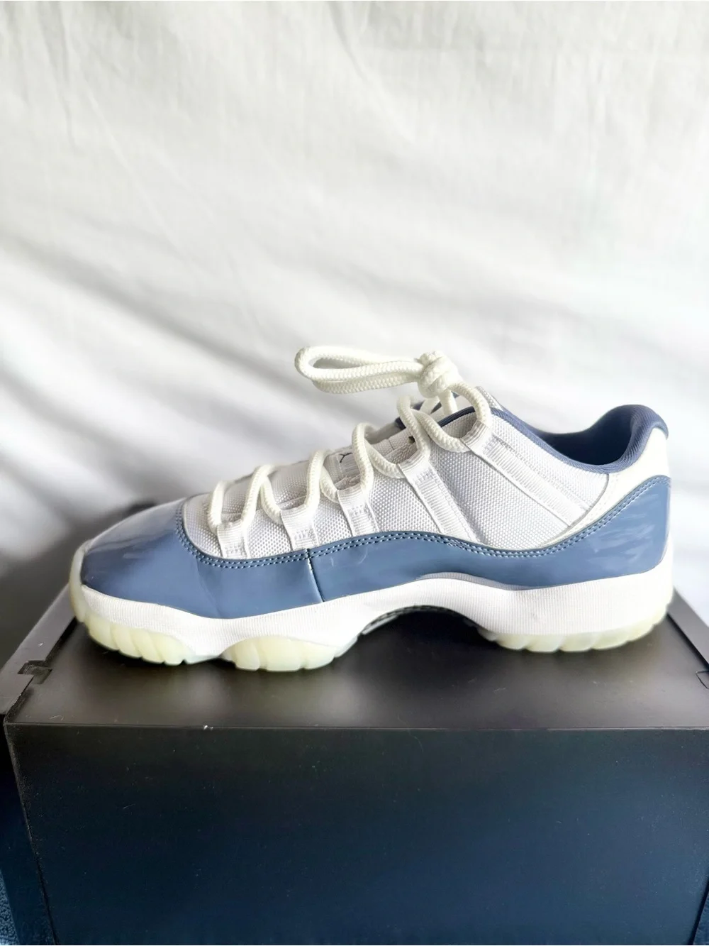AUTHENTIC Jordan 11 Retro Low Diffused Blue size 10 FV5104-104 2024 PRE-OWNED